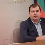 Явор Гечев крие имотите на жена си?