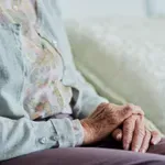 Шок в Гърция: Българка малтретирала 82-годишна жена с деменция
