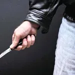 Изрод заплаши с нож сестра си в Софийско