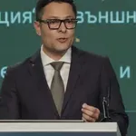 Пулев спря всички конкурси и поръчки в икономиката
