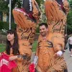 История с щастлив край: Брачната халка, изгубена по време на Джирото от семейството динозаври, се намери