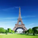 Продадоха част от стълбището на Айфеловата кула за 450 160 евро