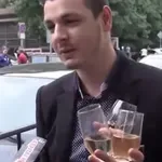 Помните ли гъзето от Бургас с обувки за 12 бона - Павел? (ВИДЕО)