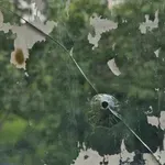 Стреляха със сачми по дома на семейство в София