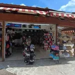 Спипаха контрабандни дрехи за над 200 000 евро в „Златни пясъци“ (СНИМКИ)