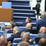 Депутатите спорят по Правилника на НС, опозицията контрира всичко на ПБ