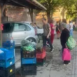 ШОК СНИМКИ: Идиотка влезе с колата в магазин във Враца