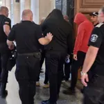 Оставиха в ареста петима от наркодилърите от „Дружба”