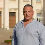Юксел Кадриев спука гума в дупка край Враца