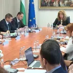 Йотова на консултациите: "Прогресивна България" взима 7 места в ЦИК, така е по закон