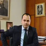 НАГЛА СХЕМА! Как кметът на Враца Калин Каменов и заместниците му яхнаха луксозни джипове чрез измама