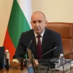 Радев обеща: Няма да понижаваме нито с евро доходите на работещите