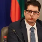 Пеканов мрънка: Не сме против санкциите срещу Русия, ако не са в наш ущърб