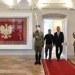 Страшен скандал: Полша отнема най-високото отличие, което бе дала на Зеленски