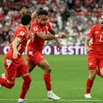 Швейцария е на 1/8-финал след 2:0 над Алжир