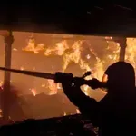 Огнеборци спасиха 100 крави и телета от огормен пожар край Асеновград