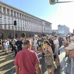 "Тук не е Москва": Хиляди се събраха на първи протест срещу Румен Радев (ВИДЕО)
