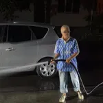 Уникум: Патрашкова мие улиците в "Лозенец" (снимки)