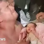 Чудо на третия ден: Извадиха живо бебе на 18 дни от развалините във Венецуела (ВИДЕО)