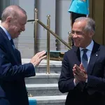 Ердоган раздава пищови на лидерите на НАТО, Урсула също получи