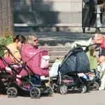 От 1 август: Вдигат прага за получаване на детски надбавки