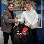 Вуцов извива ръцете на Левски за нов договор