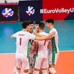 България натупа Нидерландия на Европейското по волейбол за юноши