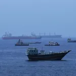 САЩ и Иран си размениха стотици нови удари, Ормузкият проток пак е затворен