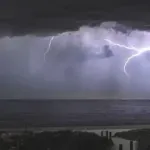 Бурите се местят на изток, жълт код за Варна и Добрич