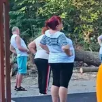 За пример! Възрастни хора в Димитровград тренират в парка безплатно с професионален треньор
