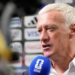 На крива ракета... Дешан атакува съдията