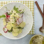 Картофена салата с репички и кълнове