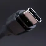 Забавя ли дългият кабел зареждането на смартфона?