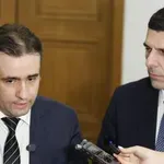 ДБ пита дали има сделка - самолетите в "Безмер" срещу дерогацията за "Лукойл"