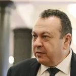 Конфликтът ДПС-Демерджиев се пренесе в НС