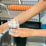 Студентите остават насухо