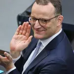 Топ политик гей втрещи Германия със син от сурогатна майка