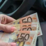 При спецакция в Черноморец: Задържаха двама служители на НАП за подкуп