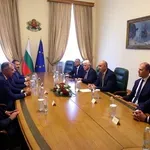 Правителството иска да купи противопожарни самолети