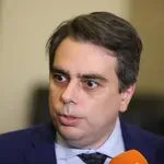 Асен Василев удари силно рамо на Гюров за кандидат за президент
