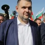 Сметната палата реши да проверява полетите на Пеевски