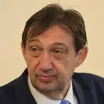 За 90 дни: Шишков е разписал 100 разрешения за строеж