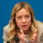 Италия връща граничните проверки по въздух и вода от преди Шенген заради мигрантската криза в Испания