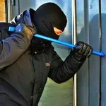 Задържаха двама мъже за взломната кражба от ремонтен цех във Видин