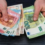 Всеки месец губим по 54 евро. Заплатите се топят