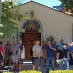 Десетки миряни протестират наказанието срещу Никанор