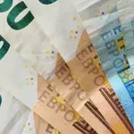 1444 евро достигна средната заплата през второто тримесечие на 2026 г.
