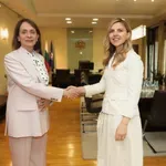 Семплата Чамова привика хубавата Олеся за дрона