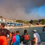 Пожари и наводнения държат накрак службите в Гърция ден и нощ