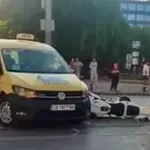 Такси и мотор се сблъскаха в центъра на София